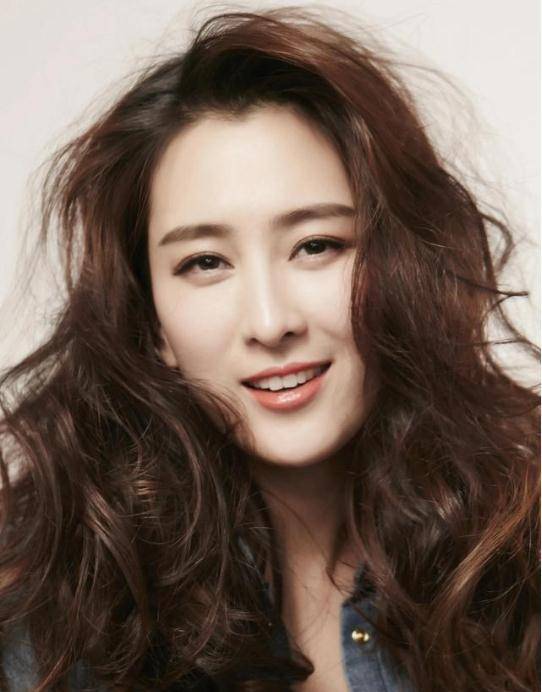 哈尔滨盛产美人,12位冰城女星,个个清丽出尘,明艳动人_于莉_叶继红