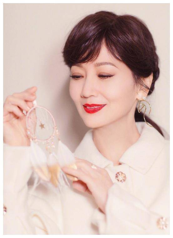 41岁赵雅芝旧照流出,素颜无p图,一身古装光速回到14岁,羡慕!