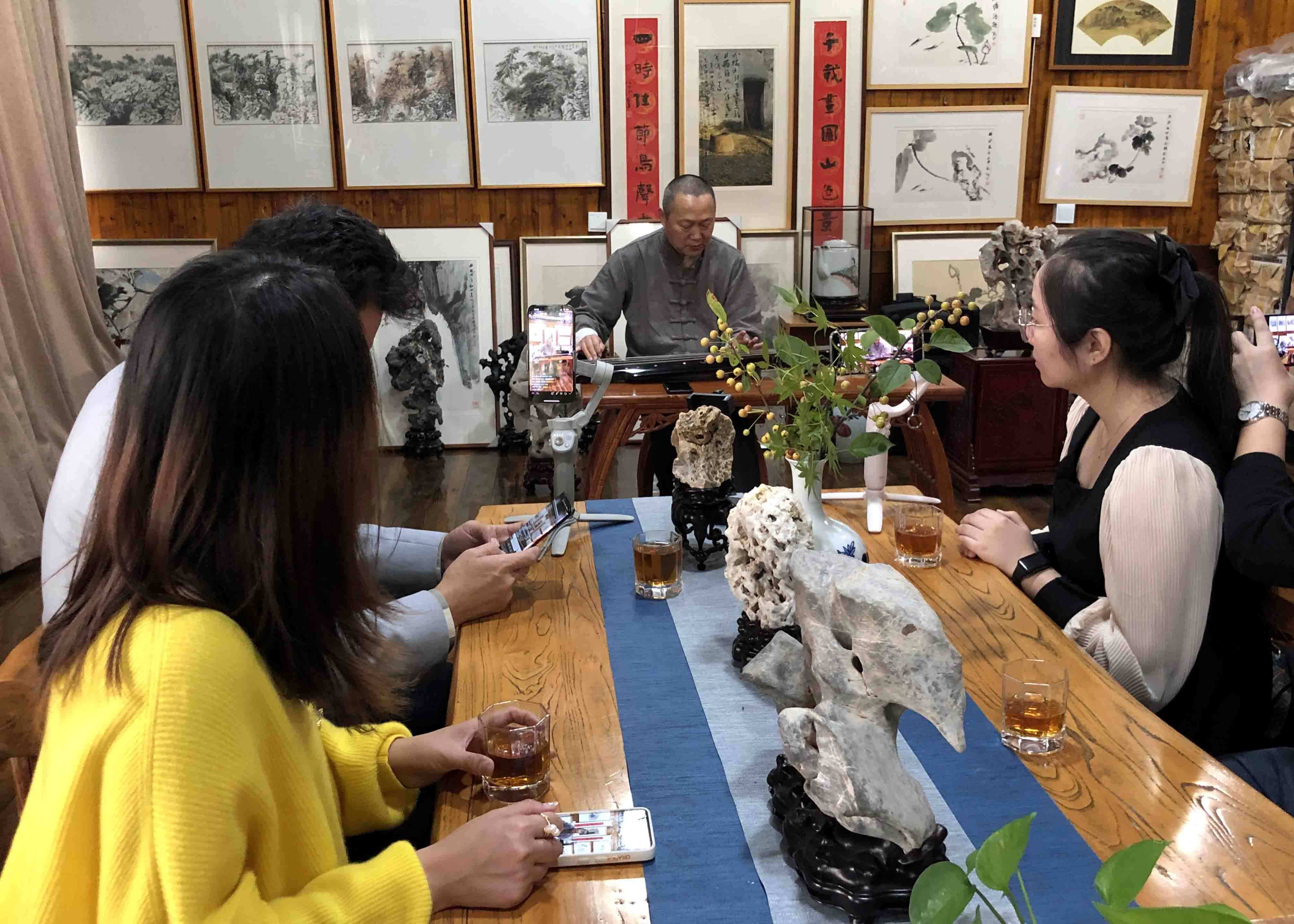 苏州:雅韵缭绕 这堂植物园里的吴门古琴课别有韵味_徐云鹤_传承_园林