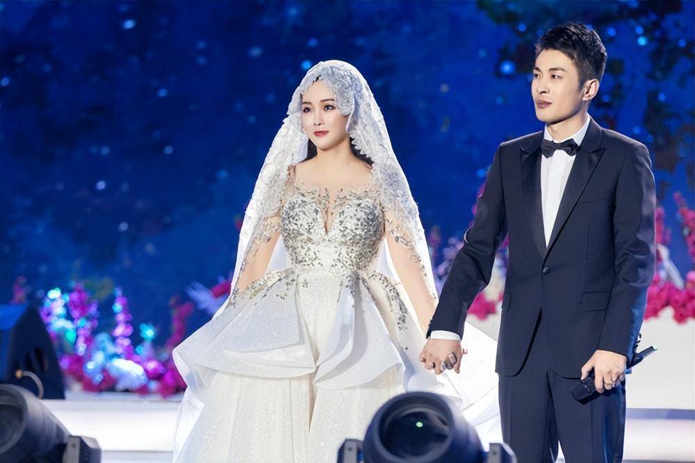 辛巴婚礼邀请张柏芝纯属同情?究竟明星落寞了,还是网红骄傲了?