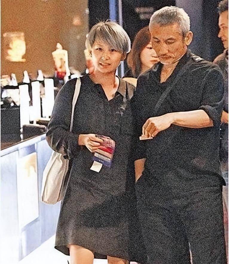 和施南生相比,乐乐的长相实则黯然失色,但徐克对她却十分宠爱,早前