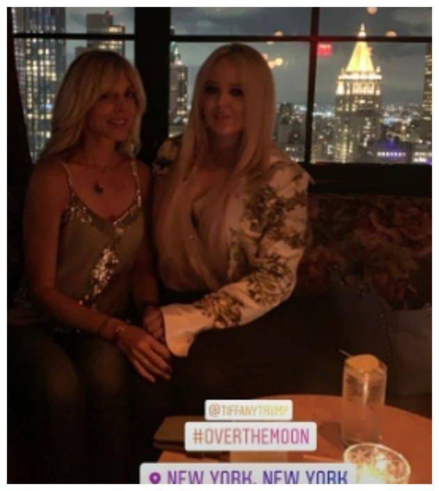 川普55岁前妻比第一夫人都潇洒!