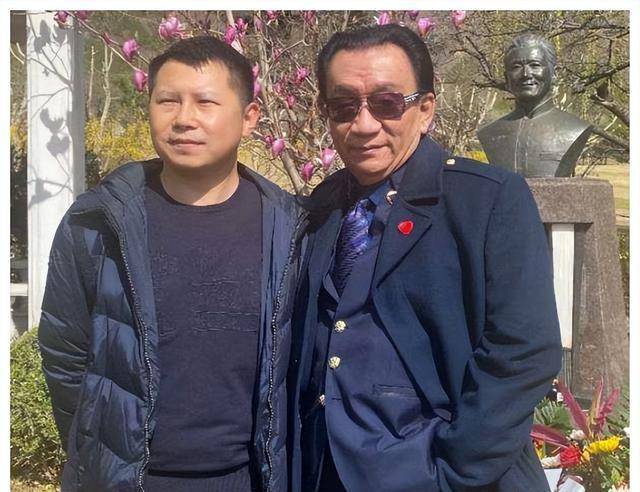 何云伟直播回应师承:先是郭德纲把我清门了,侯耀华才好心收留我_徒弟