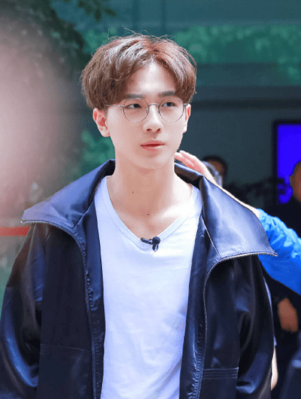 他是《变形计》的颜值担当,走红后进入娱乐圈,如今成偶像_李宏毅_文章