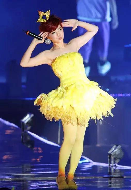 ella陈嘉桦:由假小子转变而来的性感女人,才是致命诱惑