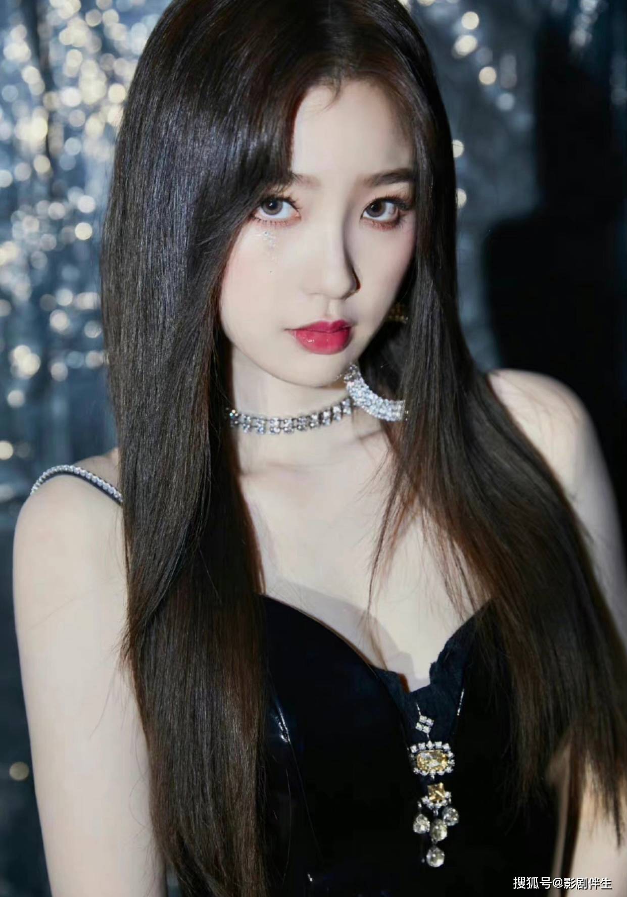 虞书欣御姐身材甜妹脸,真是反差身材可盐可甜气质超绝的虞美人_公司