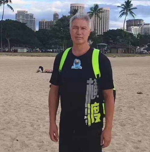 挑战成功!东莞游泳名将陈苏伟横渡美国莫洛凯海峡!_世界_中国_陈苏伟