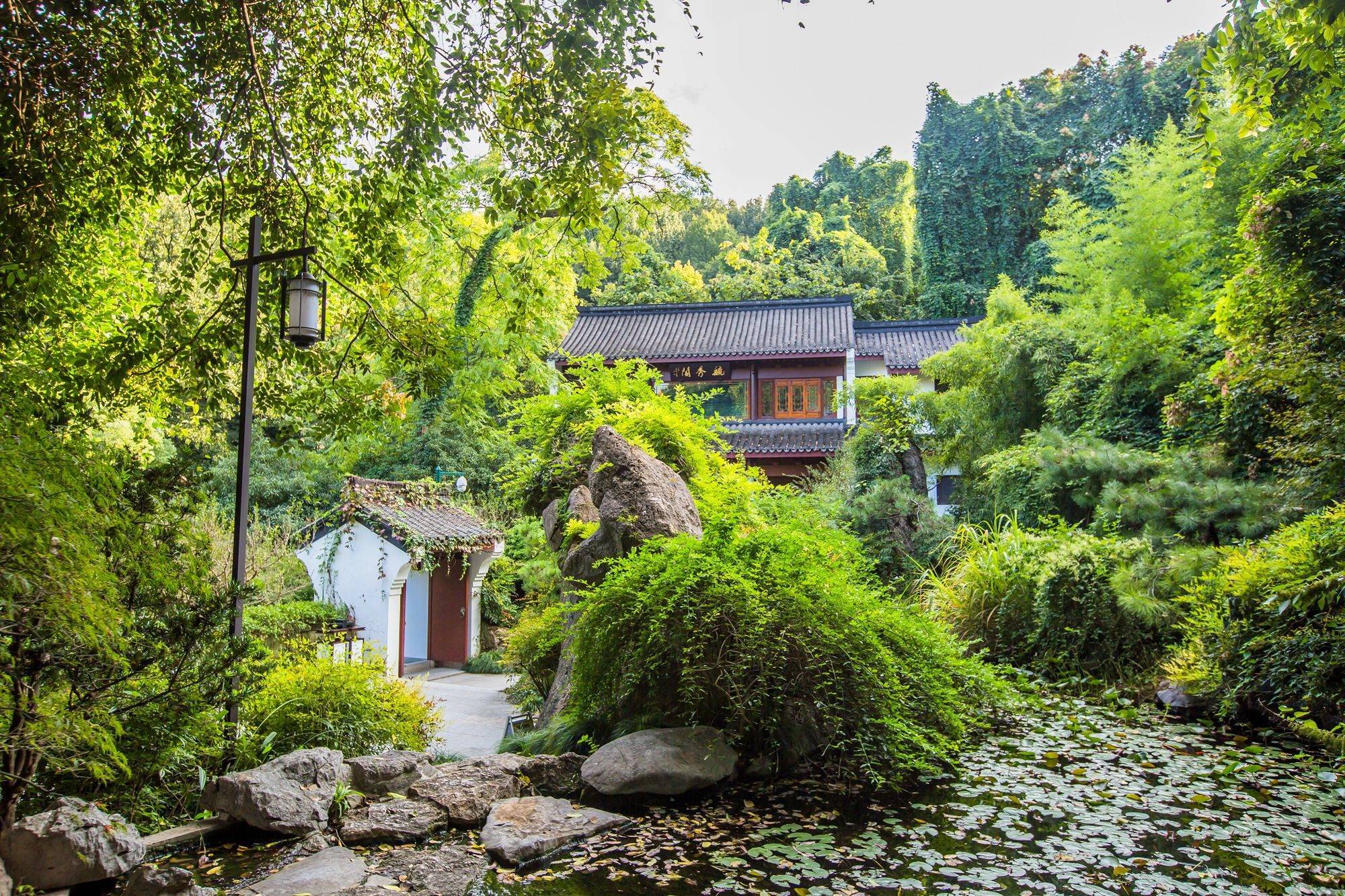 杭州西湖万松书院,环境优美,历史悠久,还藏有浪漫的爱情故事_孔子