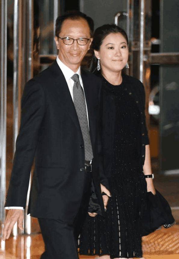 奥运冠军嫁3婚教练,年龄差23岁,因200万惹恼父母,无奈_刘子歌_金炜