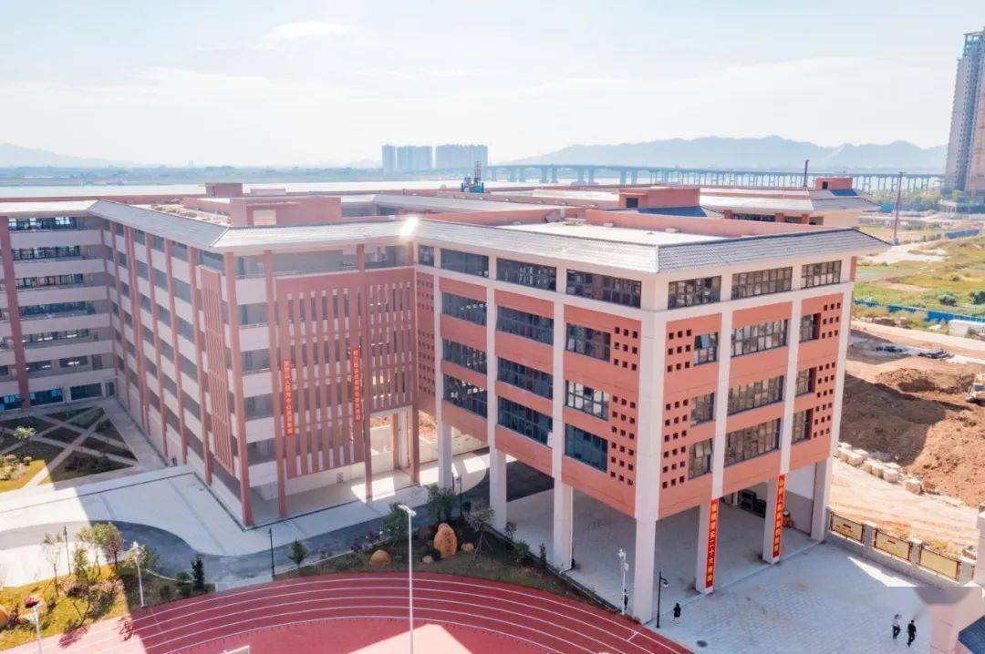24日起,肇庆市第一中学江滨校区初中部将投入使用