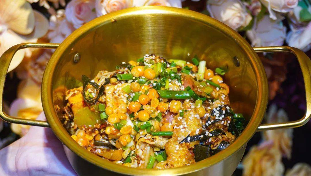 藤椒搭配出六大特色口味精选各种优质底料冒菜西施(梧州店)汤底鲜 