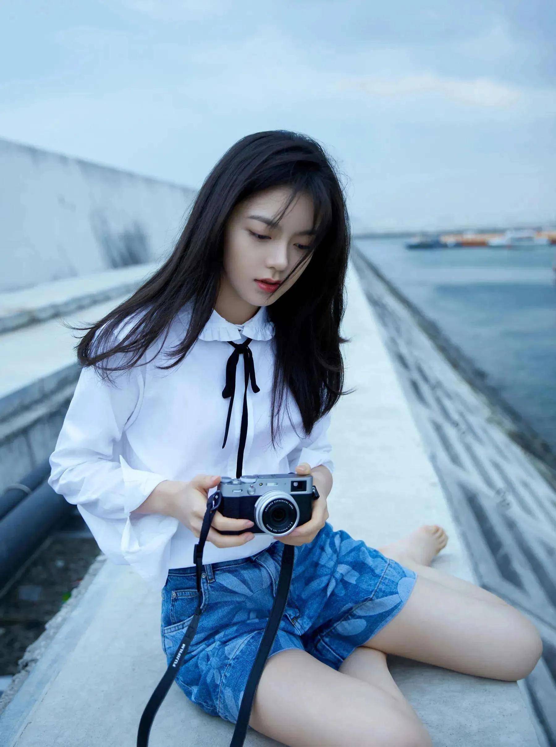 00后小花比美大pk,比起曾经年轻时的85花,她们到底还是美了些_感觉_蒋