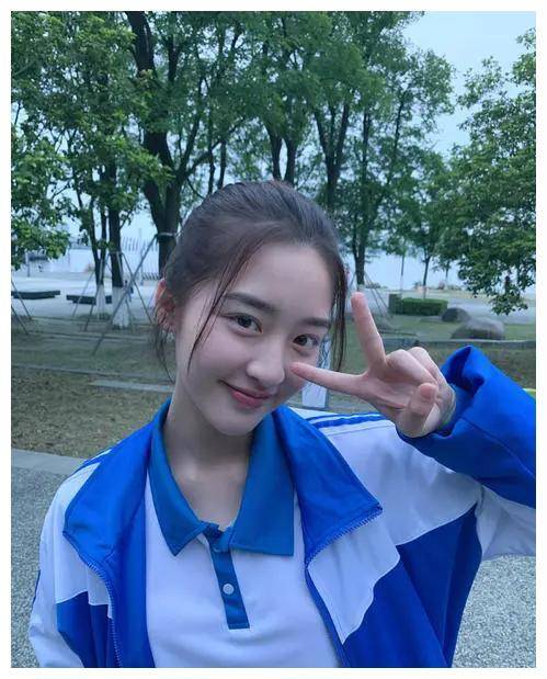 11岁成tfboys师妹,13岁颜值碾压张子枫,却遭黑粉恶意_邓恩_时代_电影