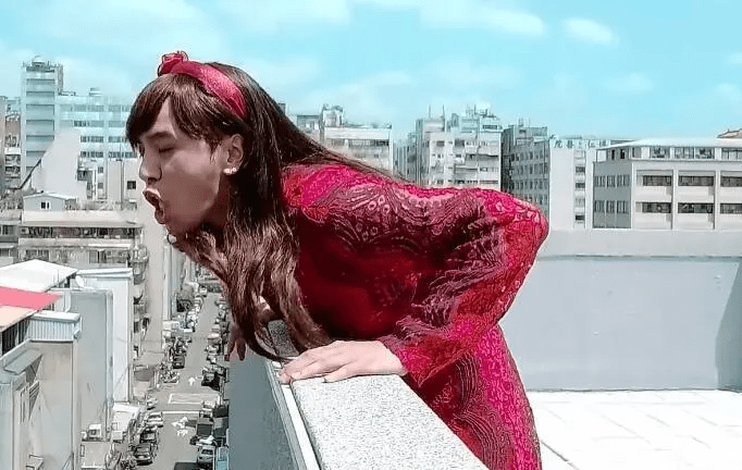 罗志祥变性感女装复出:双马尾加大长腿 却被网友骂翻:不男不女_朱碧石