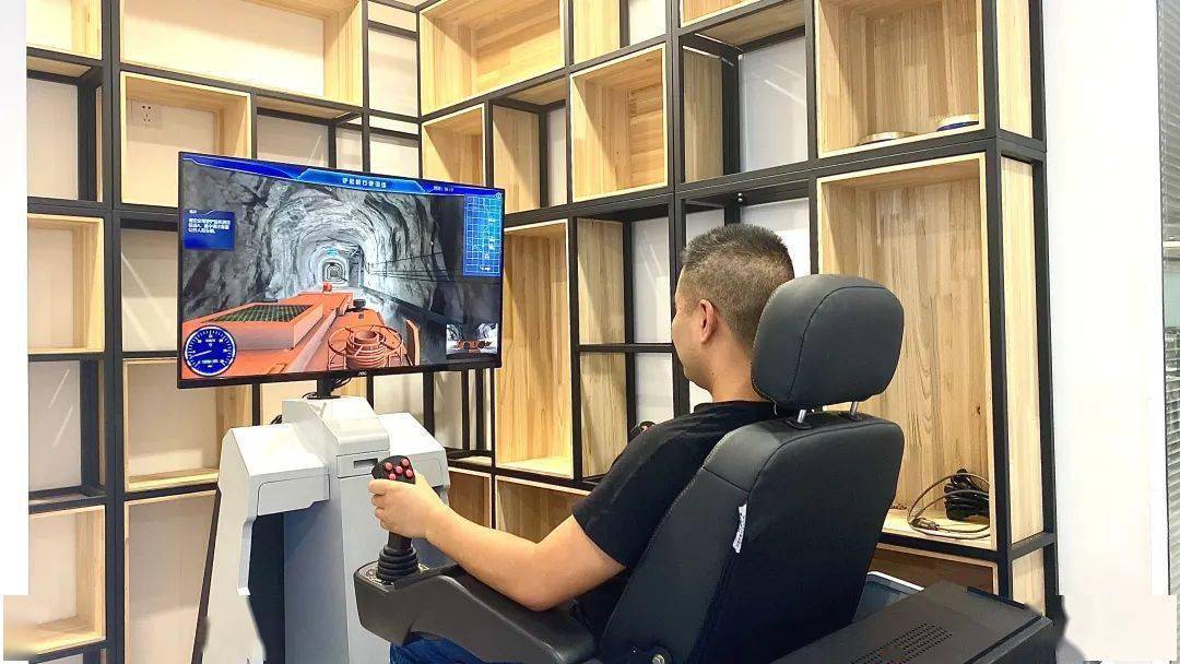 10月21日,记者在长沙施玛特迈科技有限公司的展厅内,就通过这样一台