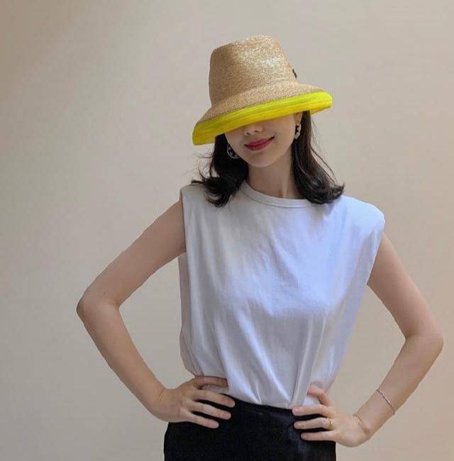 董花花晒照被夸明媚阳光,有人不以为然,评论区下火药味太浓_网友_和