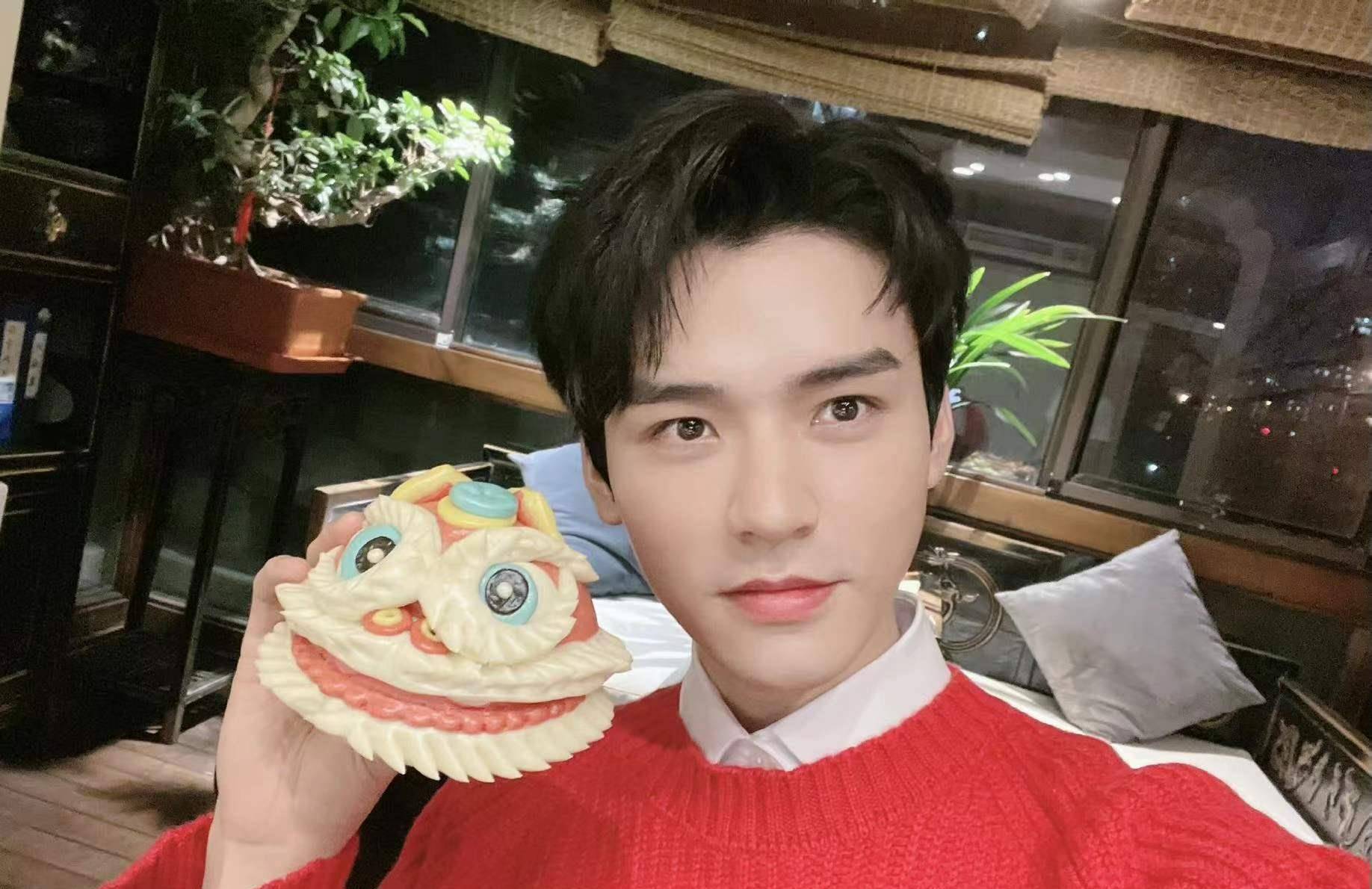 龚俊:四次登上快本,镜头越来越多,录完节目与粉丝互动很暖心_星期六