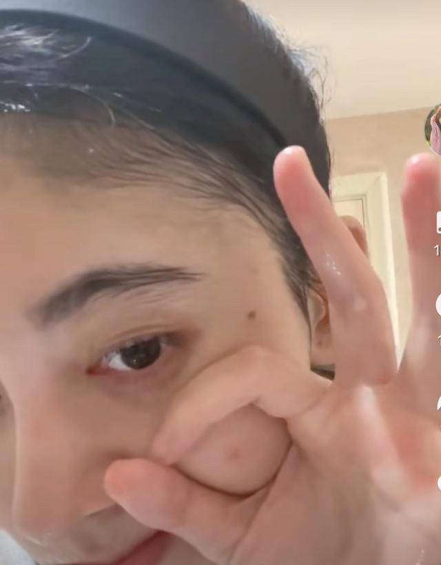 被王思聪公开diss后,鞠婧祎又被爆穿山寨礼服,她真是个假人吗?