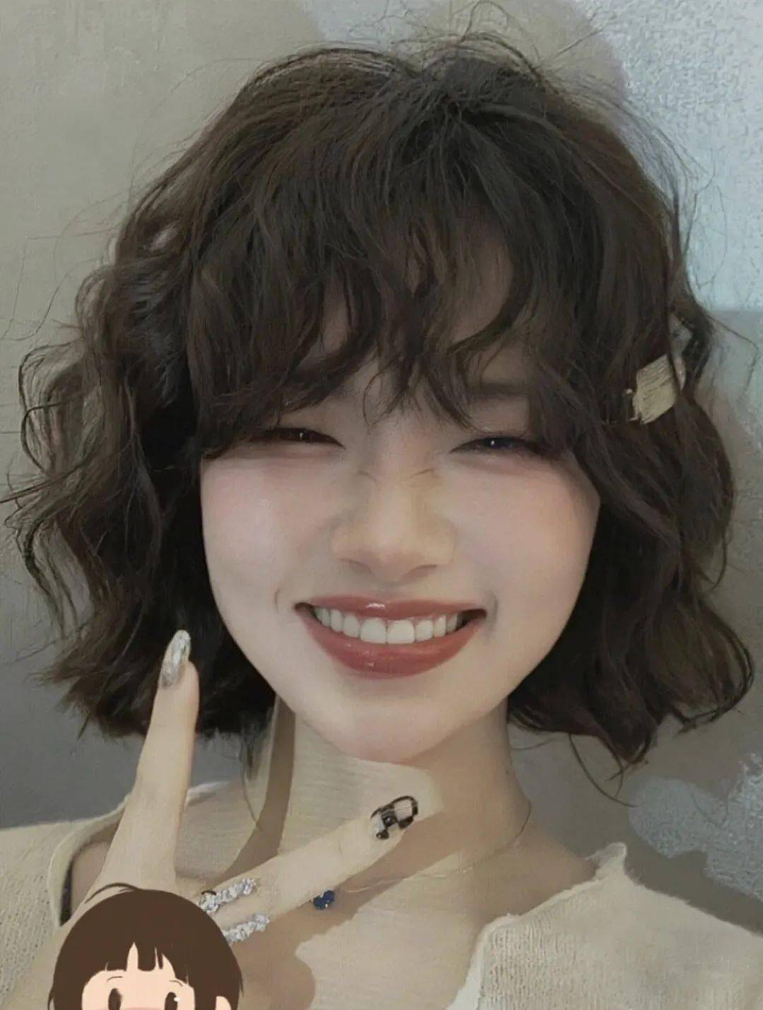 氛围感短卷发_脸型_短发_巴掌