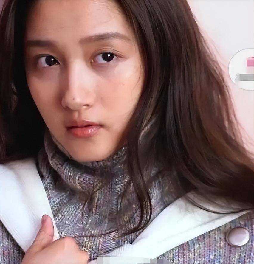 女明星的两副面孔,离开滤镜后,黑眼圈黄皮肤一览无余?_肤色_时候_状态