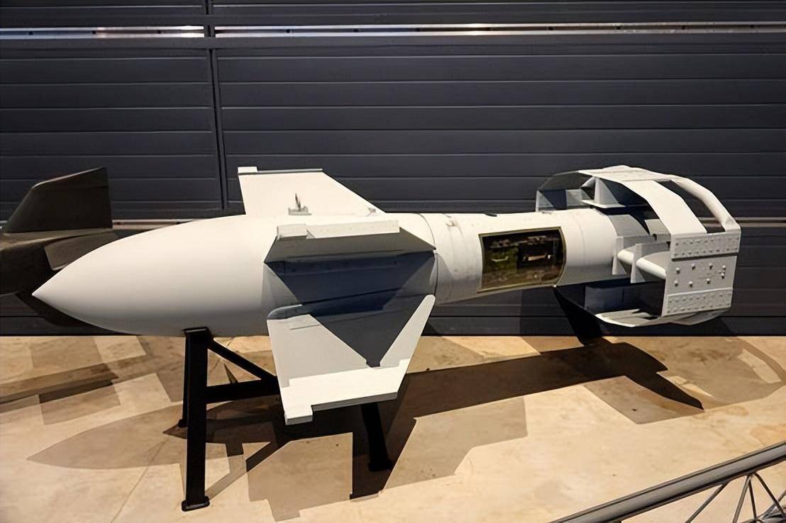 中国装备志——雷石6滑翔制导导弹