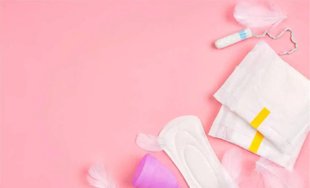 72卫生巾存放在洗手间中