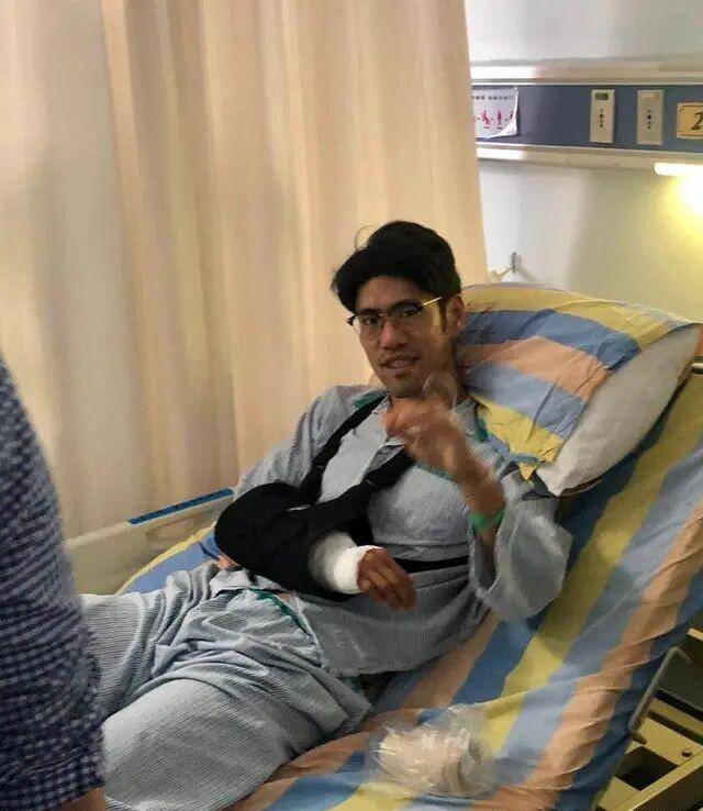 队内两个边路比他都要年轻更加有冲劲的本土球员刘彬彬和李圣龙的崛起