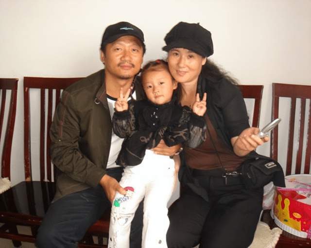 与原配离婚娶搭档,53岁和小美女牵手再起风波_孙小雨_表演_二人转