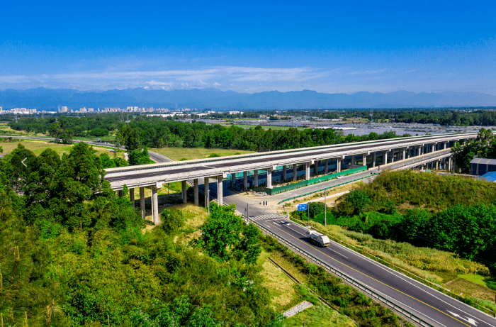 川藏铁路邛崃羊安设站图片