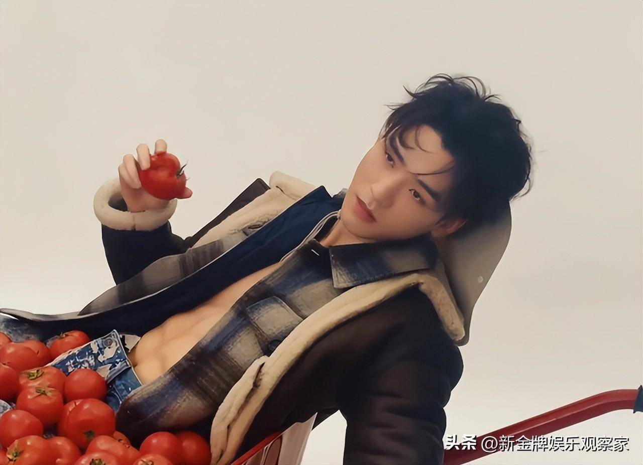 龚俊拍新刊小露腹肌,工作室晒视频花絮,力证腹肌是真的_管理_健身_横