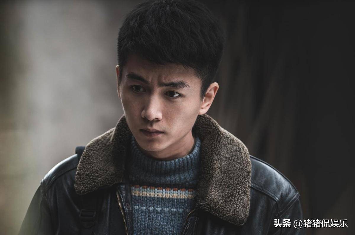 不仅如此,傅东育导演也同样来头,曾执导过《冰雨火》,《破冰行动》等