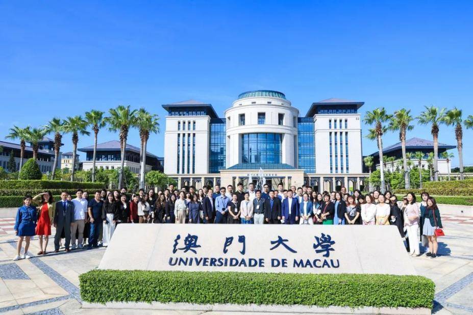 参观了澳门大学中华医药研究院国家重点实验室,澳门大学创新创业中心
