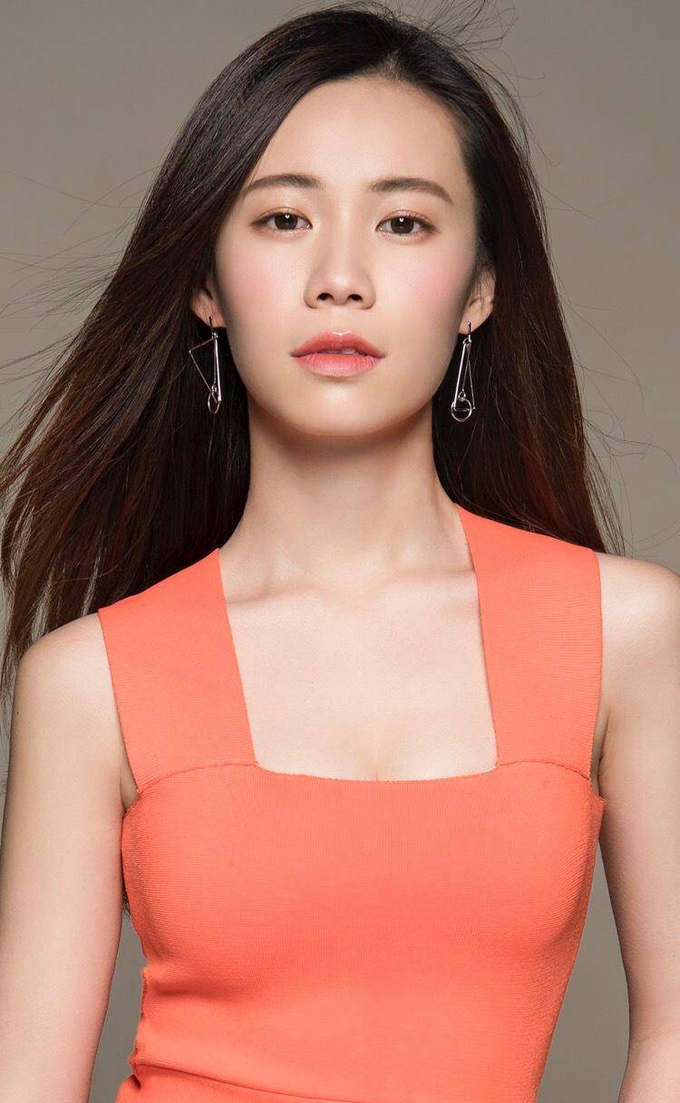 因为父亲张光北是该剧的制片人之一,张思乐得到了柳眉这个角色,但问题