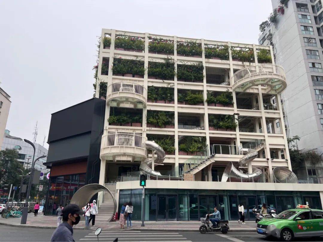 改造后的曹家巷,并不只有大喇叭梭梭板