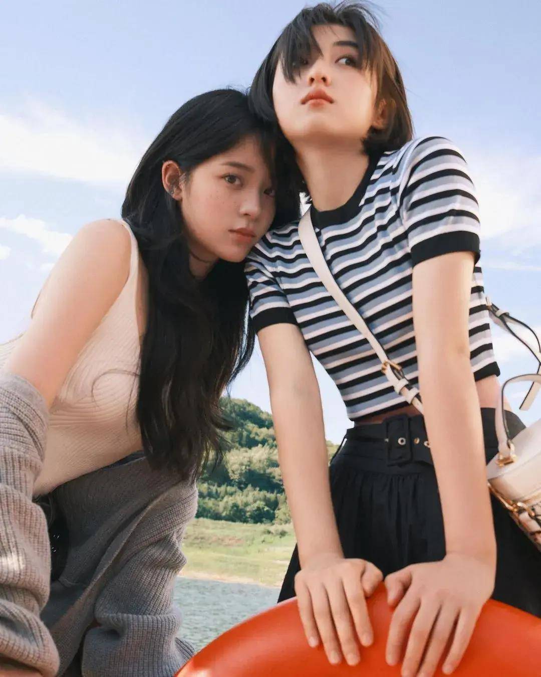 欧阳娜娜和张子枫合体大片,相爱也相杀_少女_夏日_女孩子