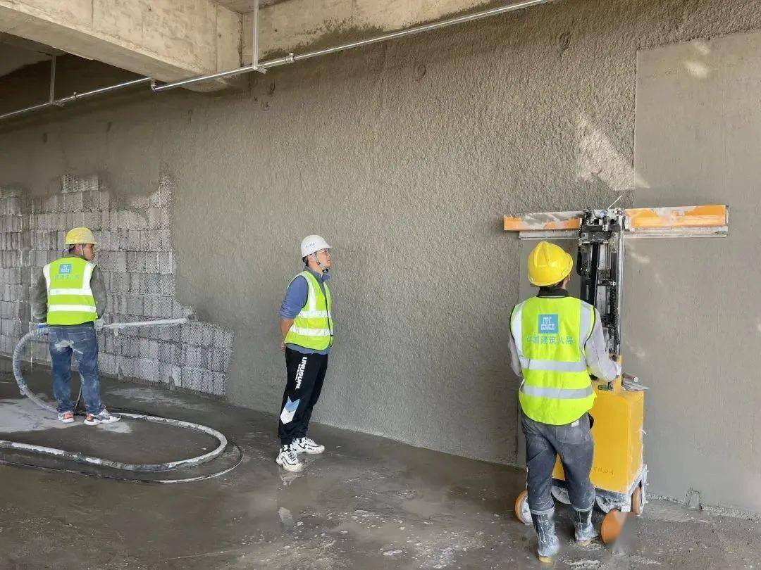 "抹灰机器人"已在中建工地规模化推广!_喷涂_施工_机械