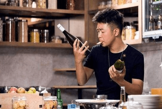 杜海涛原来是快乐家族中最富有一员,豪华房子,车子数量无法计算_节目