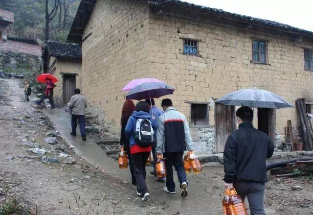 孔子东游，见两小儿“辩斗”，不是“辩日”吗？又是我们记错了？