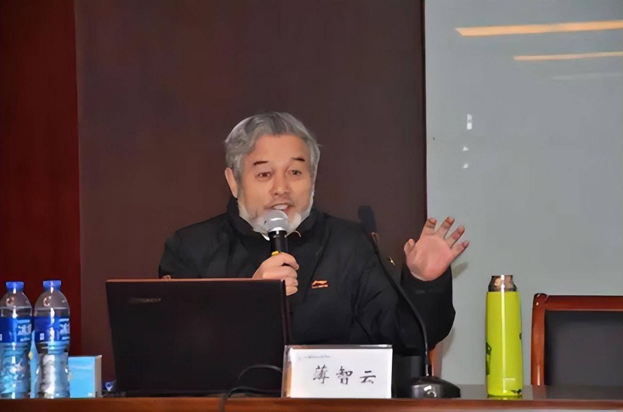 中医薄智云,首创"腹针疗法",通过针灸腹部可以治全身多种疾病_病人