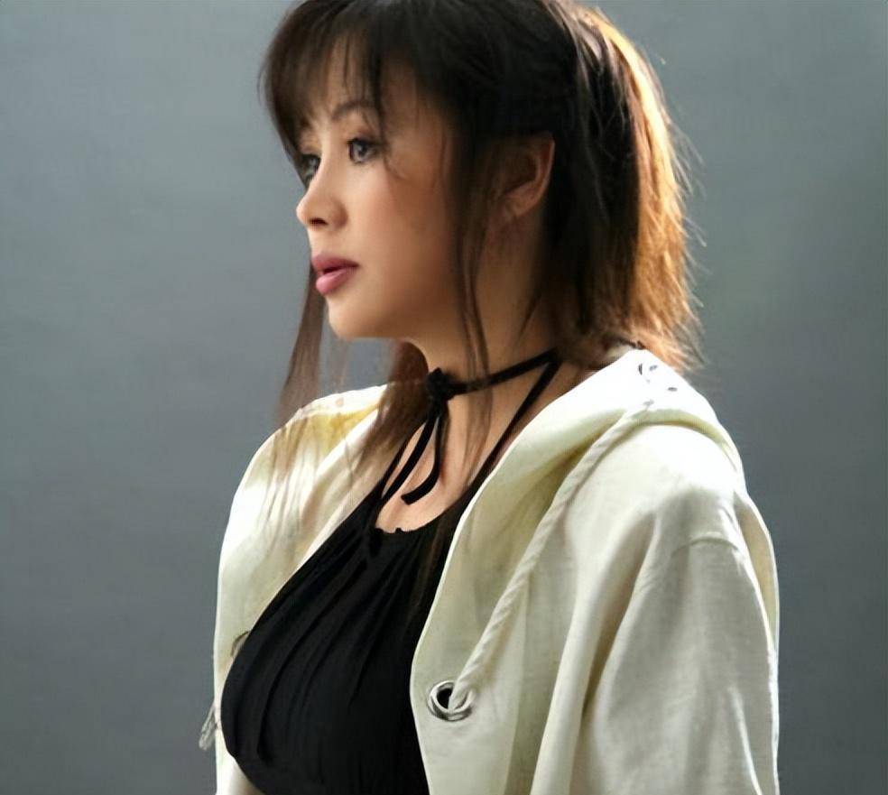 感情压得一塌糊涂,再也不相信爱情了,现在52岁的单身_于小_秦烽_对方