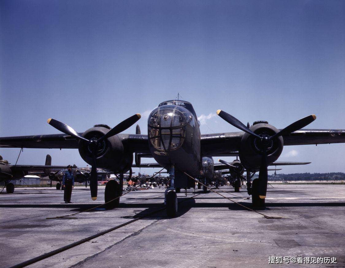二战老照片 美国军工厂生产的b