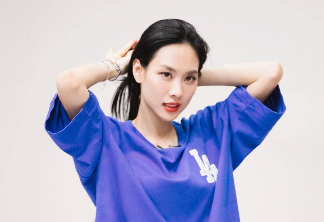 浅谈王霏霏孟佳,作为前女团成员,她俩才是真正的逆流而上_missa_裴