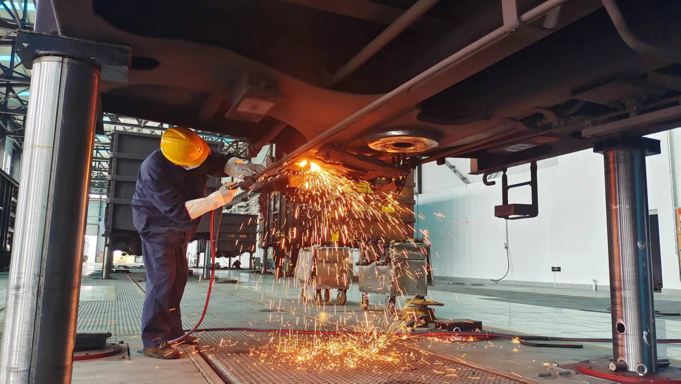 襄阳车辆段支援浩吉铁路运煤车辆检修任务圆满收官_生产_设备_创新