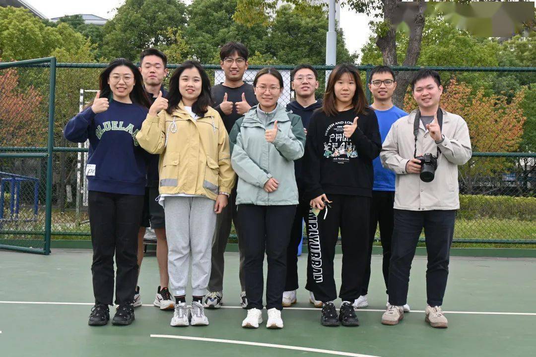 李梦露 熊晨杰射飞镖接力 第2名范甬辰 李兆亮 励英迪 郭艺铧 严杰