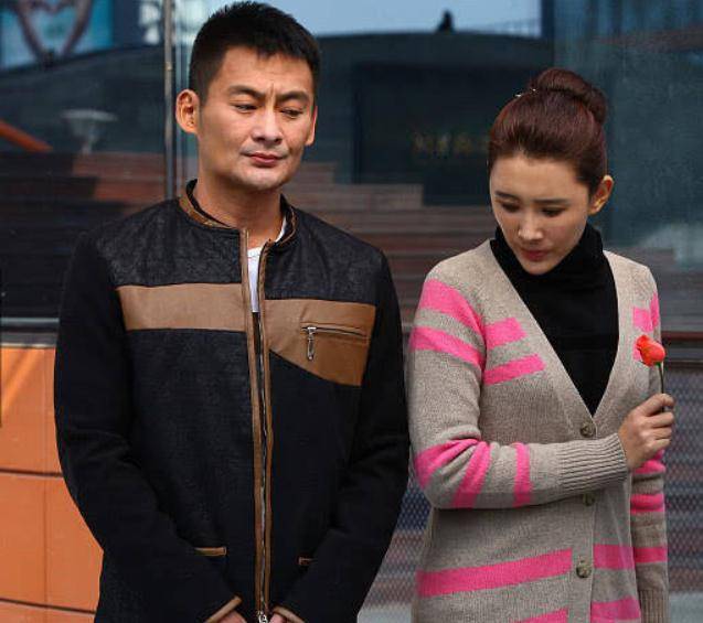 景岗山年轻帅照罕曝光,女儿景天瞳遗传美貌基因,16岁颜值可出道_马葭