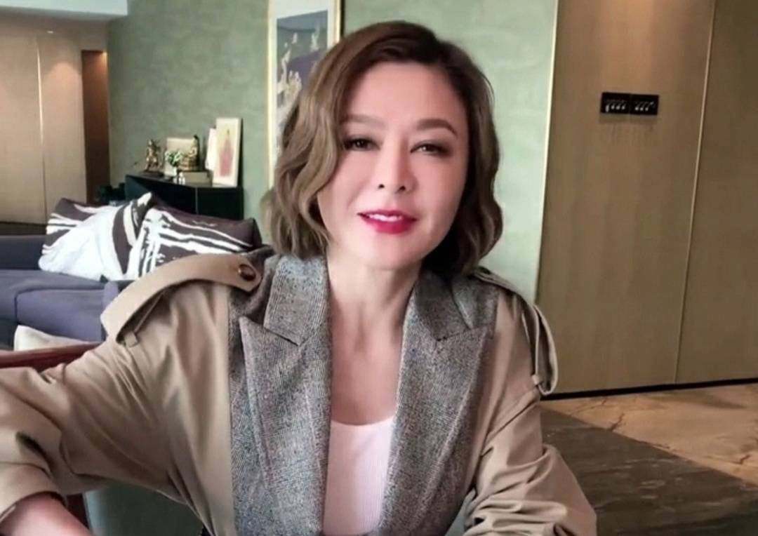 关之琳近照曝光,58岁依然光彩照人,还在评论区为粉丝庆生太暖心_状态
