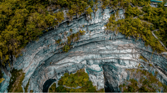官也陆续出品了乡村攻略,发布了旅行vlgo,推出河池罗城"微旅游"线路等