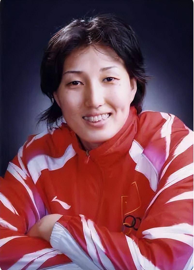 艳丽!代妈最大年龄"金光闪闪"-第1张图片-追风博客