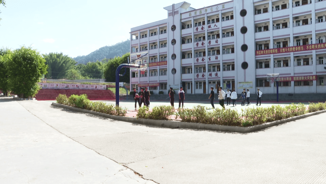 百侯中学:改善教学"硬环境" 提升教学"软实力" 莘莘学子筑梦起航_生活
