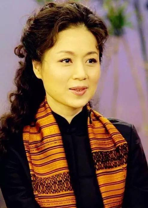 黄梅戏表演艺术家吴亚玲,年轻时也是一枚大美女!她的近况如何?